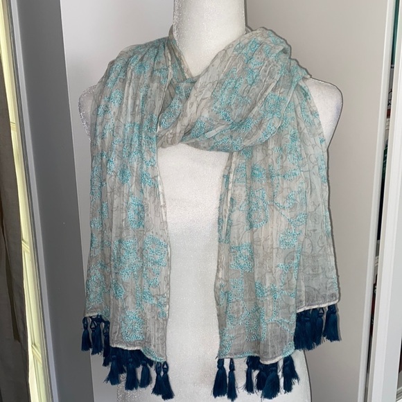 American Eagle White Gray Teal Embroidered Whimsical Wild Flowers Tassels Scarf - Picture 1 of 17